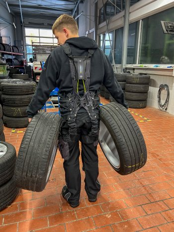 hTRIUS_Exoskelett_Reifenbranche2.jpg