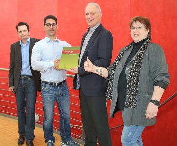 v.l.n.r: Stephan Topel (Projektkoordinator Betriebliches Gesundheitswesen), Herr Florian Scheu (Gebietsleiter Hansefit für Hannover), Herr Günter Krohn (Geschäftsführer von HANNO), Frau Simona Mieles (Betriebsratsvorsitzende Hanno Werk) / Bildnachweis: Hanno Werk GmbH & Co. KG