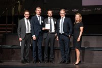 Uwe Schildheuer (Director Digital Sales Solutions), Dr Johannes van der Beek (Chief Technology Officer, CTO), Thorsten Maywald (Project Manager) and Dominik Engels (Vice President Sales EMEA/Managing Director Interroll Fördertechnik GmbH) were delighted to receive the IFOY AWARD from laudator Sabine Loos (Managing Director of Messe Dortmund). Uwe Schildheuer (Director Digital Sales Solutions), Dr Johannes van der Beek (Chief Technology Officer, CTO), Thorsten Maywald (Project Manager) and Dominik Engels (Vice President Sales EMEA/Managing Director Interroll Fördertechnik GmbH) were delighted to receive the IFOY AWARD from laudator Sabine Loos (Managing Director of Messe Dortmund).