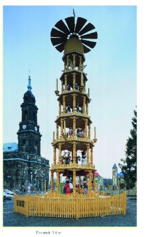 Pyramide-Striezelmarkt_Erzgebirgische_Holzkunst_Gahlenz.tif