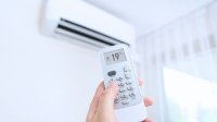 Symbolbild: Split-Klimaanlage an einer Wand – zum BGH-Urteil vom 17.07.2026 (Az. V ZR 162/25) zur Genehmigungspflicht von Klimaanlagen in Eigentumswohnungen.