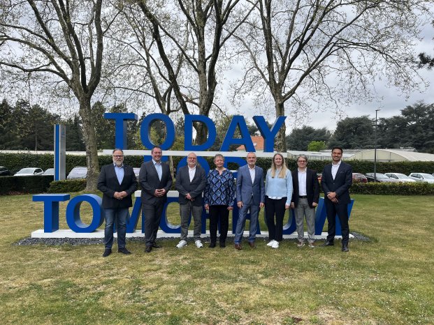 TÜV Rheinland_Pressefoto_Brendecke_Foto_Unterschriftenzeremonie.jpg