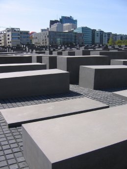 Holocaust Denkmal Berlin.jpg