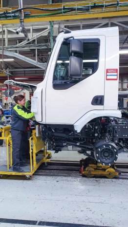Renault-Trucks-Serienproduktion-Elektrofahrzeuge-02.jpg