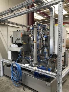 Eine Ultrafiltrationsanlage UC 2 von MKR Metzger verlängert die Bad-Standzeiten in den Spültanks der industriellen Reinigungsanlage um das 20-fache ohne die Reinigungsbäder der Anlage zu erneuern.
©Bildquelle: MKR Metzger