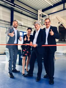 Neueröffnung des TÜV SÜD-Labors in Mannheim (v.l.n.r.): Karl Meier, Bereichsleiter Transportation, Tanja Metzner, Leiterin Service Line Deutschland, Dr. Peter Havel, CEO, und Haridimos Mountogianakis, Laborleiter, alle TÜV SÜD Product Service GmbH