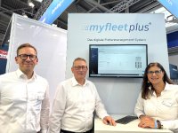 Benjamin Gartenmaier, Geschäftsleiter (links) und Maria Morovic, Senior Manager Flottensysteme (rechts) von der Pneuhage Fleet Solution GmbH freuen sich mit Thorsten Schuckenböhmer, Head of Sales & Business Development der ECR-Solutions Servicegesellschaft mbH anlässlich der Transport Logistic - Messe in München über die Kooperation. Benjamin Gartenmaier, Geschäftsleiter (links) und Maria Morovic, Senior Manager Flottensysteme (rechts) von der Pneuhage Fleet Solution GmbH freuen sich mit Thorsten Schuckenböhmer, Head of Sales & Business Development der ECR-Solutions Servicegesellschaft mbH anlässlich der Transport Logistic - Messe in München über die Kooperation.