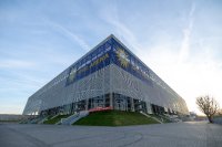 Mit einer Kapazität von 66.500 Zuschauern zählt die MERKUR SPIEL-ARENA zu den zehn größten Stadien in Deutschland