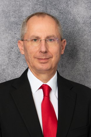 Patrik Neuwinger_Terberg Spezialfahrzeuge_Sales Director.jpg