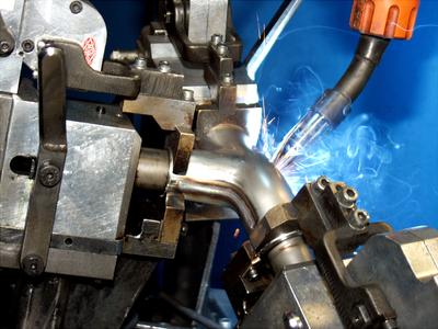 The new CP welding provides high welding speeds with low heat input into the component. (Photos: Dieter Holler/Cloos Schweisstechnik)