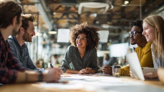 Das-neue-Meeting-AdobeStock_1985628022.jpg