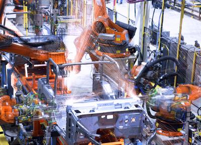 Automatisierte Fertigung braucht optimal durchgeplante Supply Chains. Advanced-Planning-&-Scheduling-Software gibt dazu das jederzeit aktuelle Planungsbild (Bildquelle: www.kuka.com)