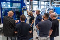 Eine Potenzialanalyse sichert die Wettbewerbsfähigkeit der Spritzgussfertigung, indem sie Nachwuchsförderung und Fachkräfteentwicklung strategisch verbindet und die Basis für eine zukunftsfähige Organisation schafft.