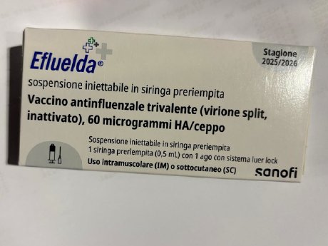 efluelda-impfstoff-italien-1-spritze-vorderseite.jpg