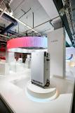 Blickfang auf der Messe: Die Integral Prozessthermostat im neuen LAUDA Gerätedesign