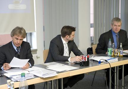 RA Werner Stolz, Holger Dahl und Holger Piening (v.l.) präsentierten die Ergebnisse des Sondierungsgesprächs