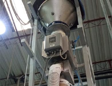 The Sesotec metal separator RAPID VARIO-FS PRIMUS+ is installed at CIPSA directly after the hopper and before the extruder / Photo: Sesotec GmbH