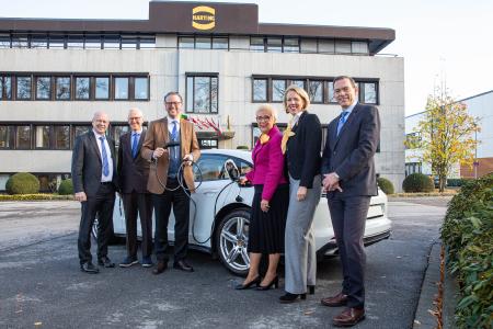 The HARTING Board of Management is pleased about the strong growth in the area of charging infrastructure for electric mobility: Dr. Michael Pütz, Dietmar Harting, Philip Harting, Margrit Harting, Maresa Harting-Hertz and Andreas Conrad (from left to right)