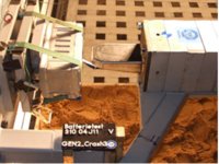 Für die Crashtestreihe wurde ein Impaktor gegen die an einem Betonblock montierte Lithium-Ionen-Batterie gefahren
