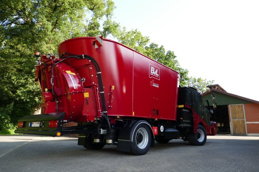 bvl-farmtechnology-v-mix-drive-v-comfort-turbo-szene.jpg