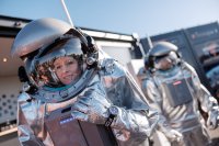 WLAN-Antennen auf der Rückseite der Raumanzüge übertragen Vitaldaten der Analog-Astronaut*innen. Auch die Kommunikation im Feld und zur Bodenstation läuft über WLAN. WLAN-Antennen auf der Rückseite der Raumanzüge übertragen Vitaldaten der Analog-Astronaut*innen. Auch die Kommunikation im Feld und zur Bodenstation läuft über WLAN.