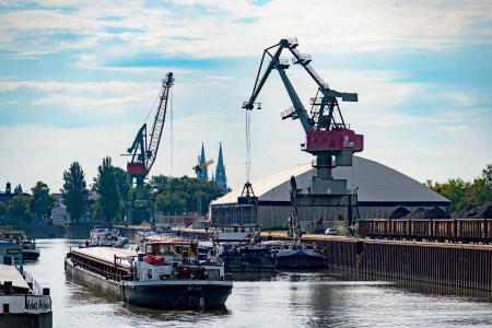 Bayernhafen Regensburg Güterumschlag 07 / 2018 Westhafen / Quelle: Bayernhafen GmbH & Co. KG
