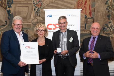 Neue Botschafterin des CSR-Kompetenzzentrums Rheinland Marlies Stockhorst (2. v.l.) mit Stefan Hagen, Präsident der IHK Bonn/Rhein-Sieg, Michael Pieck, Pressesprecher der IHK Bonn/Rhein-Sieg und Reinhard Limbach, 1. Bürgermeister der Stadt Bonn. (v.i.)