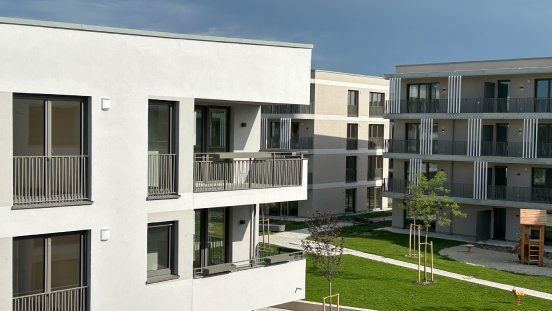 4_Referenzprojekt_Quartier Mittenheim in Oberschleißheim_Stabgeländer SIMPLUM.jpg