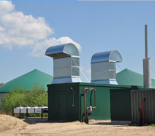Die erweiterte Anlage der Biogas Stoetze GmbH & Co. KG im niedersÃ¤chsischen Himbergen, nah.jpg