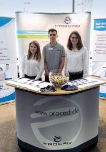 PROCAD-Beschäftigte am Messestand auf der Karrieremesse der HS Karlsruhe (Quelle: PROCAD)