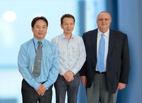 v.l.n.r.: Jonathan Liao (Sales Manager, TAI-SAW), Dr. Yu-Tung Huang (Chairman, TAI-SAW), Gerd Reinhold (Produktmarketing FCP, WDI AG)