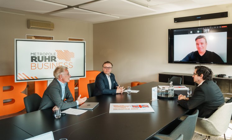 Launch Innovation Bridge UK_Im Gespräch.jpg