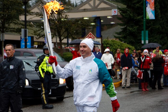 Thomas_Riedel_Olympic_Torch.jpg