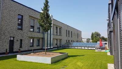 Two tree areas had been added to the lawn given that the available structural capacity of the roof allows for high loads. Source: GRÜN+DACH / ZinCo