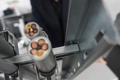 Die innovative Verschweißung der neuen, patentierten Sprosse direkt mit dem Untergurt der Leiter sorgt für eine stoffschlüssige, hochfeste Verbindung