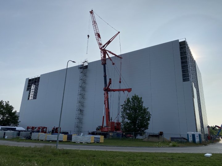 Kardex Mlog erweitert automatisches Hochregallager von Aflofarm – 20.000 neue Palettenplätze für mehr Kapazität in der Pharmalogistik