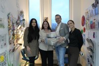 Von links nach rechts: Özge Özzengin-Savasir und Asmin Artak vom Mädchenhaus zwei13 e.V. und Christof Wenzeritt und Sandra Wenzeritt von Scalefree