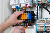 Die normgerechten Blitz- und Überspannungsschutzprodukte des VARITECTOR-Portfolios wurden zuletzt um Produkte für den Energie- und Photovoltaikbereich erweitert