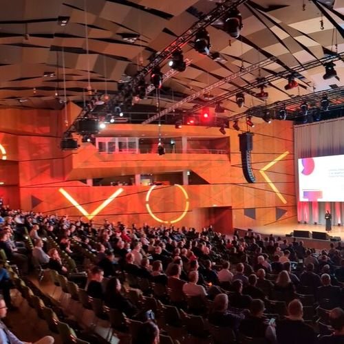 Wie Unternehmen souveräne KI in die Produktion bringen