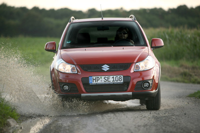 Der SX4 kombiniert auf intelligente Weise die Silhouette eines SUV mit den Vorteilen sportlicher Kleinwagen