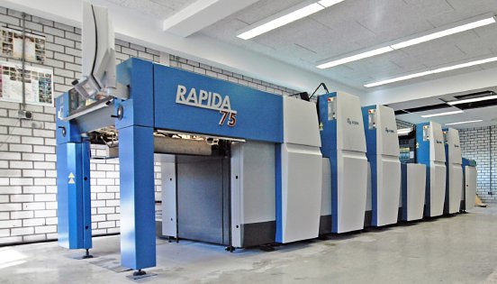 Die Rapida 75-Vierfarbenmaschine mit automatisch umstellbarer Bogenwendung in der Maschinen.jpg