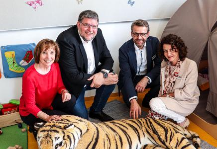 Anne Mack, Dr. Ulrich Fiedler, Sandro und Yvonne Walker v.l.n.r.