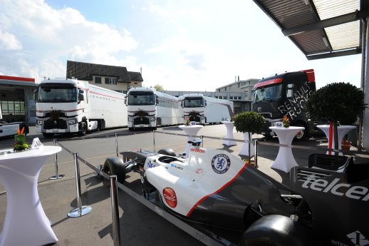 sauber_f1-team_renault_trucks_2014_1.jpg