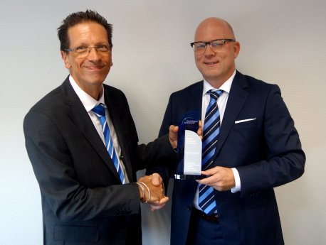 Wolfgang_Geiger_and_Volker_Kulms_at_the_Global_Supplier_Recognition_Award_Ceremony_in_Maintal.JPG