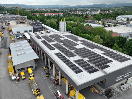 Foto 4 - Neue Schalhalle mit Büroerweiterung im Hintergrund.jpg