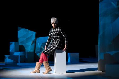 Szenen-/Promotionbild zur Theaterproduktion "Peggy Guggenheim - Woman before a Glass"