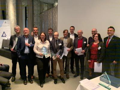 The team at the final event with distinction: Industry: Dr. E. Klopp, Group Leader Medical und F. Hein, Support Engineer, Hamamatsu Photonics Deutschland; Industry: J. Dettman, Account Manager DACH, SECTRA; Hospital: Dr. S. Klein, Assistant Medical Director, Godparent: Prof. Dr. R. Büttner, Executive Manager Pathology, Universitätsklinikum Köln; Hospital: A. Henkel, CIO, Dr. K. Steiger, Senior Physician Pathology, Godparent: Dr. E. Frank, University Hospital of the Technical University Munich; Hospital: W. Sbaih, Head of IT KliLu and Innovation and Technology Rhein-Neckar, Godparent: Prof. Dr. M. Andrulis, Chief Physician Institute for Pathology, Clinical Centre Ludwigshafen am Rhein; Consultant: C. Vosseler, Vosseler Consulting, Inhaberin / Photosource: Entscheiderfabrik
