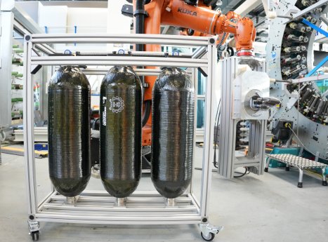 Hydrogen+pressure+tanks+manufactured+using+a+multifilament+winding+process_source+Institut+.jpg