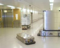 Fahrerloser Unterfahrschlepper Caesar für den automatisierten Transport in Kliniken und Krankenhäusern / Quelle: MLR Gruppe