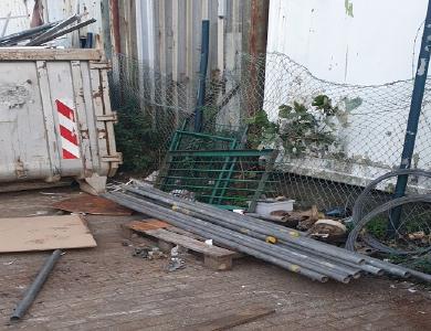 Recycling ist nicht erst seit Kurzem eines der ganz großen Themen unserer Zeit. Wir können es uns gerade in unserer Wegwerfgesellschaft nicht länger leisten, Rohstoffe nach ihrer ersten Nutzung ungenutzt zu verschrotten. Die Schrottabholung Castrop Rauxel ist darauf spezialisiert, Schrott beim Kunden abzuholen und ihn den Wiederaufbereitungsanlagen nach einer entsprechenden Vorsortierung zu überlassen. Durch diese Tätigkeit wird gewährleistet, dass die wertvollen Bestandteile des Schrotts zurück